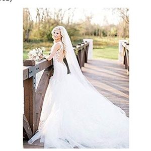White cathedral bridal veil 👰🏻
